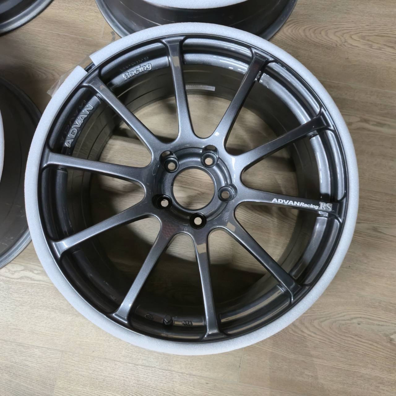 ADVAN|RS|18x8.5J ET30|5x114.3