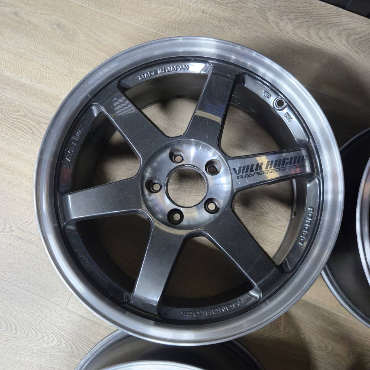 VOLK RACING｜TE37｜18x8.5J ET30｜5x114.3