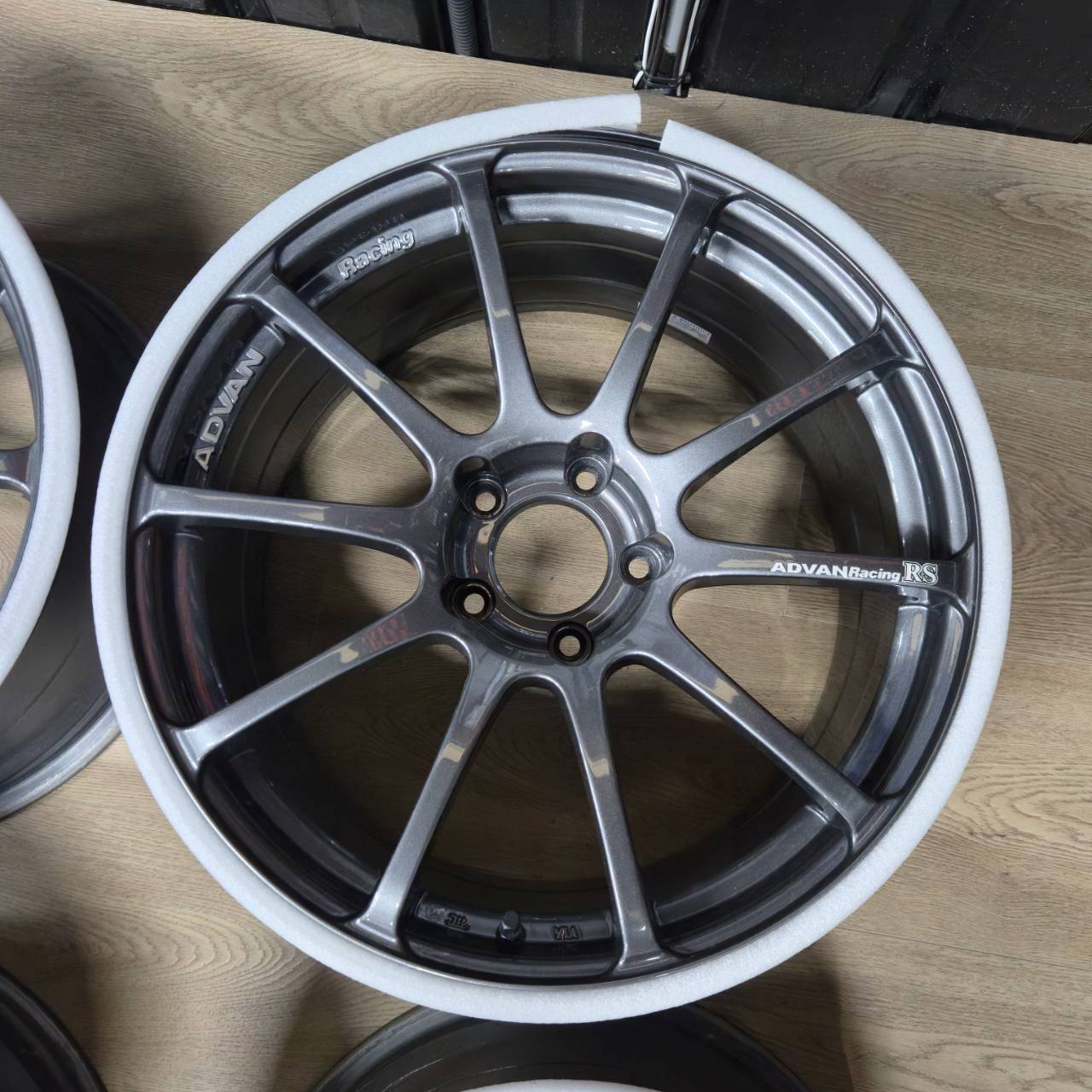 ADVAN｜RS｜18x8.5J ET30｜5x114.3
