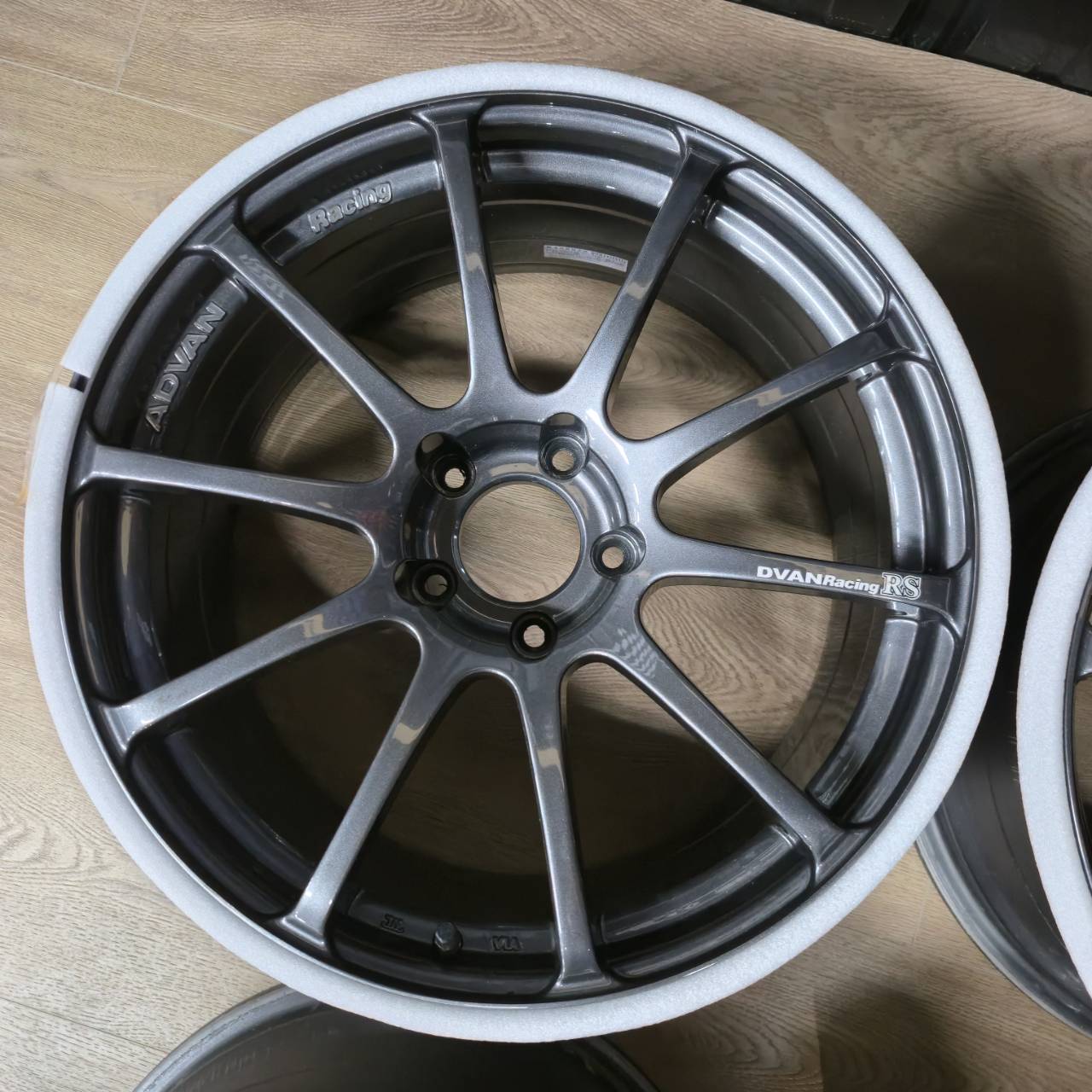 ADVAN｜RS｜18x8.5J ET30｜5x114.3