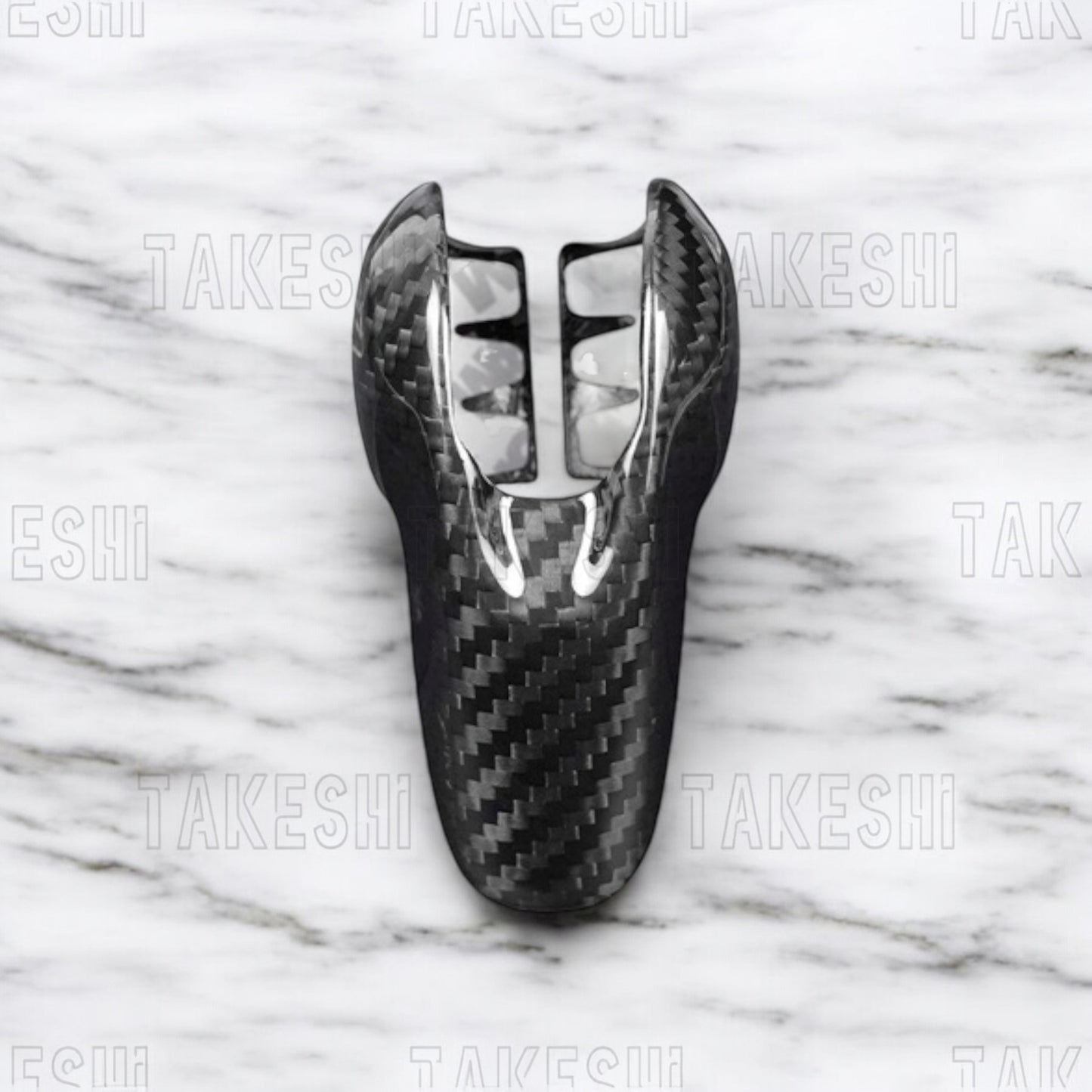 TAKESHI 武藤車藝｜PORSCHE 碳纖維排檔頭貼片｜PANAMERA／MACAN／718／911｜真碳纖維｜專車專用 直上