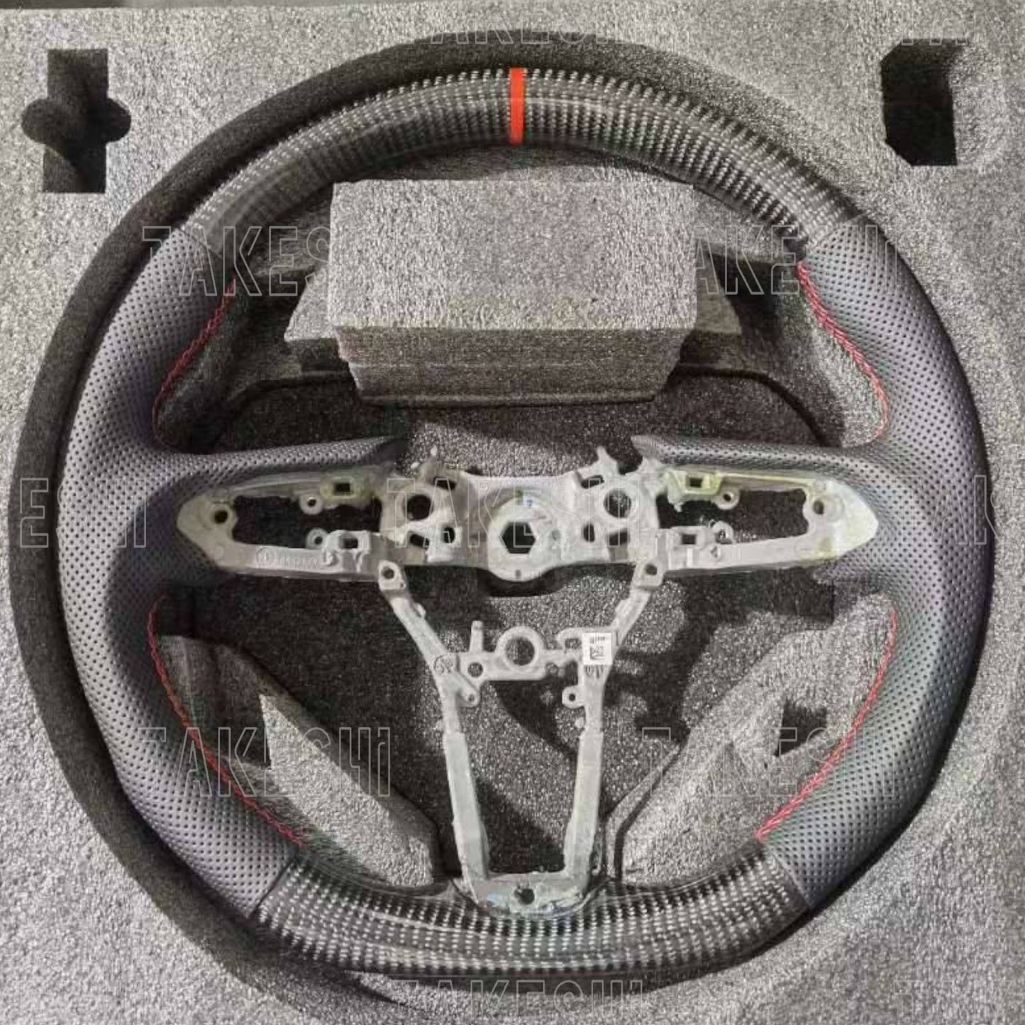 TAKESHI 武藤車藝｜19–25 Mazda MAZDA3 CX-30 手工碳纖維方向盤｜上下碳纖維｜透氣皮握把｜專車專用