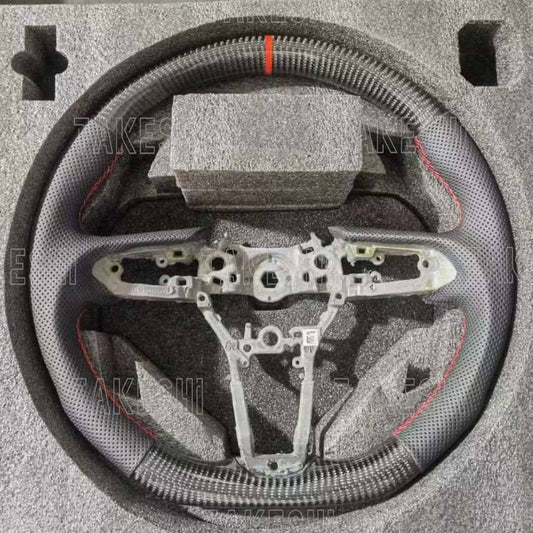 TAKESHI 武藤車藝｜19–25 Mazda MAZDA3 CX-30 手工碳纖維方向盤｜上下碳纖維｜透氣皮握把｜專車專用