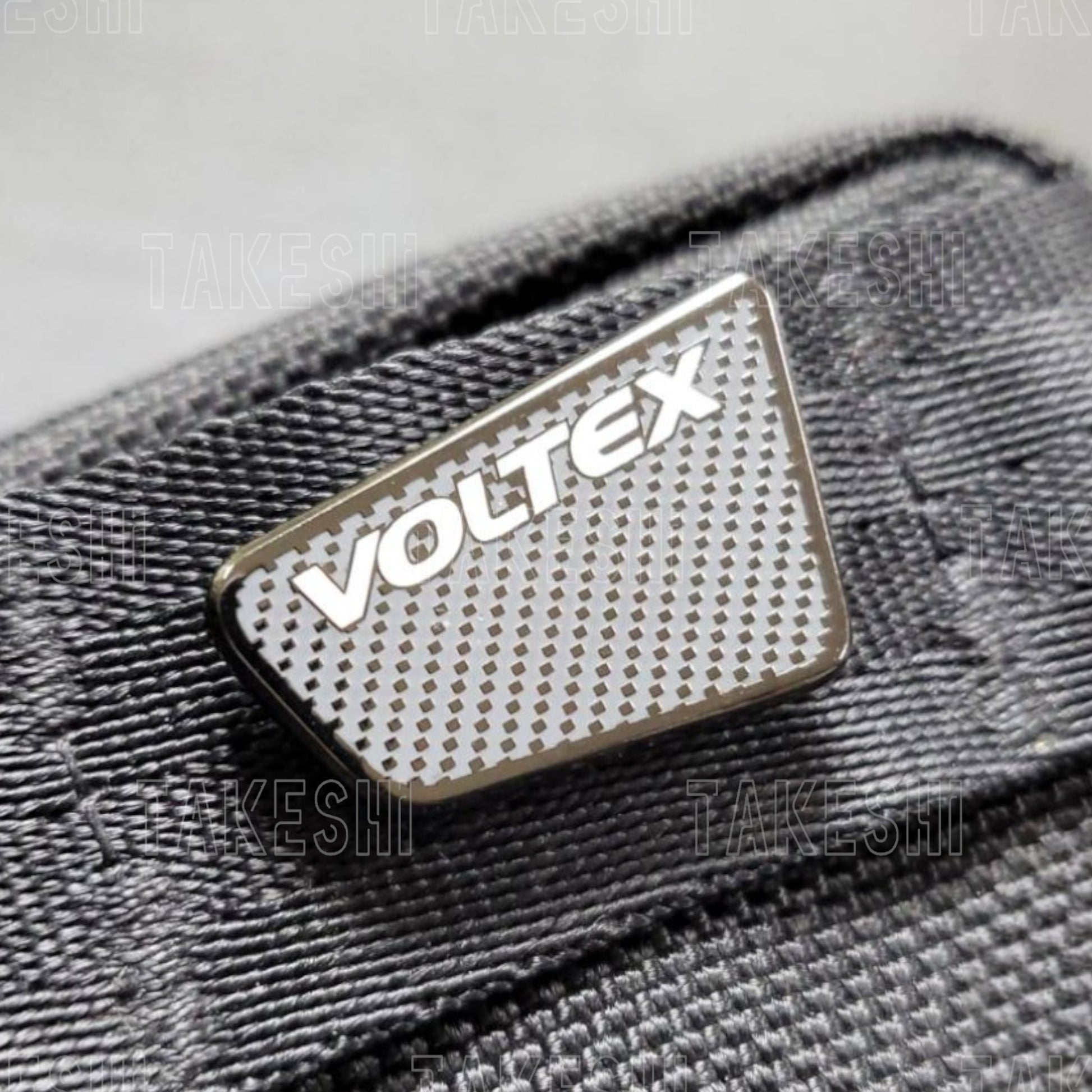 IMPORT BIBLE｜VOLTEX RACING × IMPORT BIBLE TYPE-C END PLATE 尾翼造型胸針｜聯名款