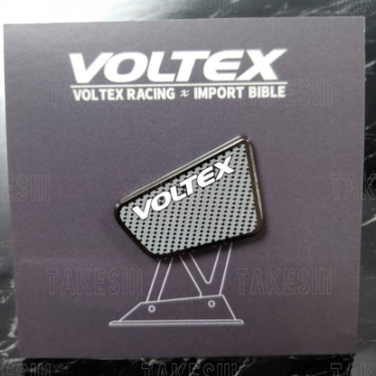 IMPORT BIBLE｜VOLTEX RACING × IMPORT BIBLE TYPE-C END PLATE 尾翼造型胸針｜聯名款